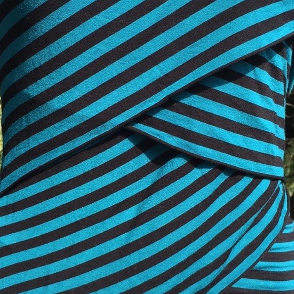 Vince Camuto overlapping bandage wrap teal and black layered top size S - Picture 3 of 5